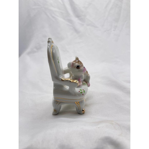 Vintage porcelain puppy on chair figurine - Picture 4 of 9
